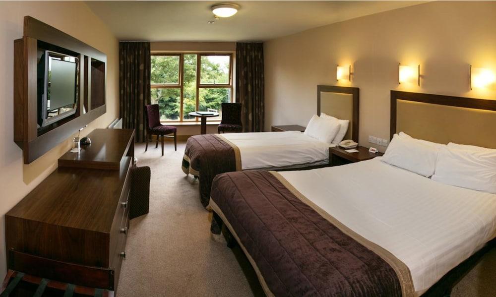 Woods & Hotel